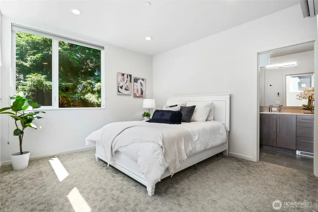 3929 2nd Avenue NE Seattle WA 98105