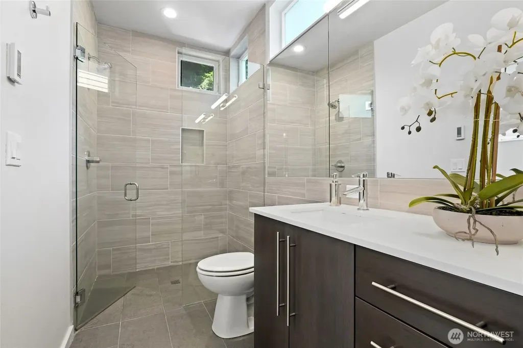 3929 2nd Avenue NE Seattle WA 98105