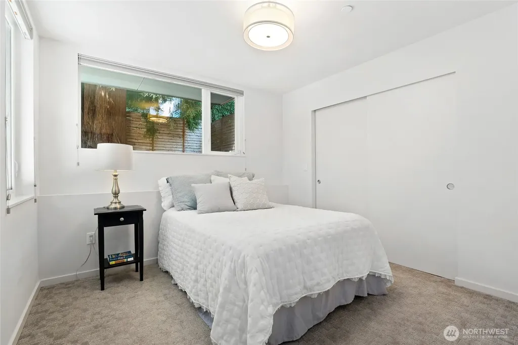 3929 2nd Avenue NE Seattle WA 98105