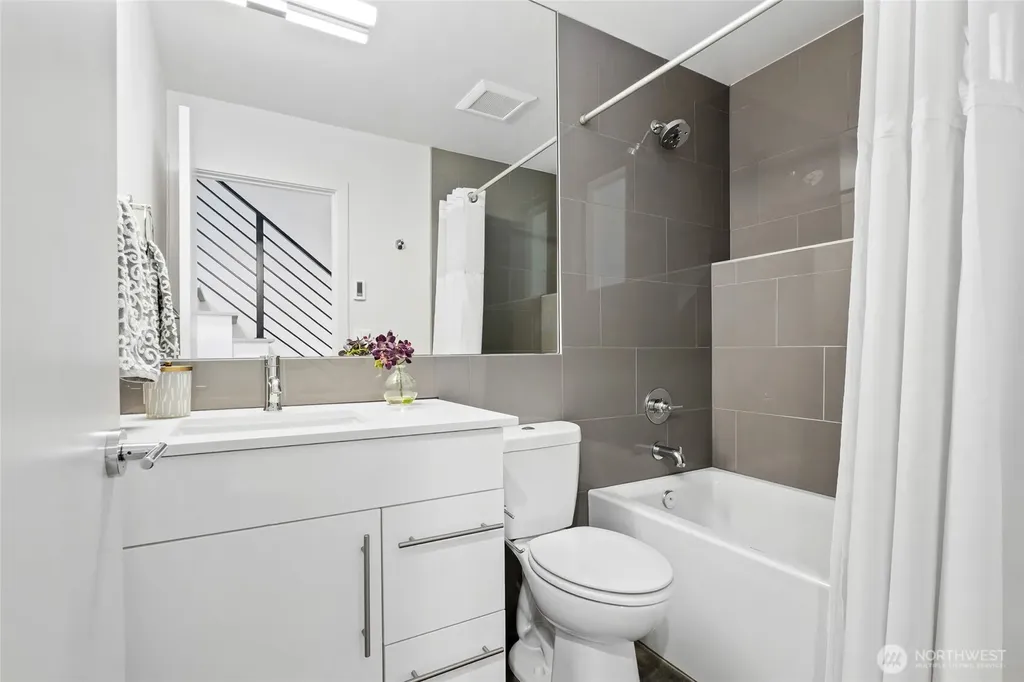 3929 2nd Avenue NE Seattle WA 98105