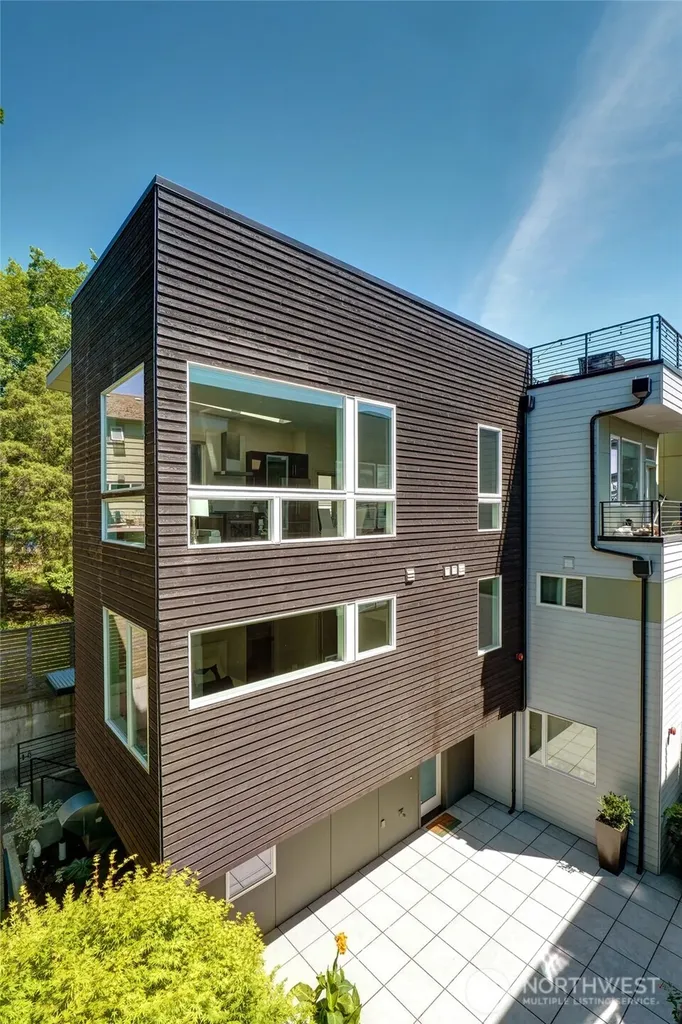 3929 2nd Avenue NE Seattle WA 98105
