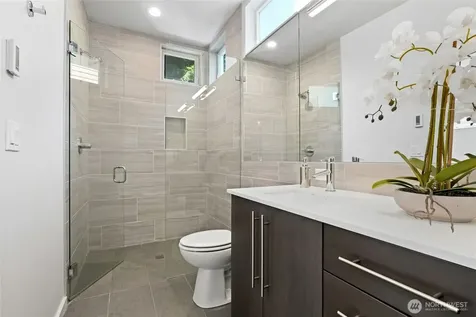 3929 2nd Avenue NE Seattle WA 98105