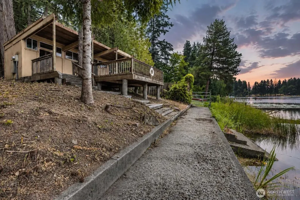 1173 SW Lake Street Port Orchard WA 98367