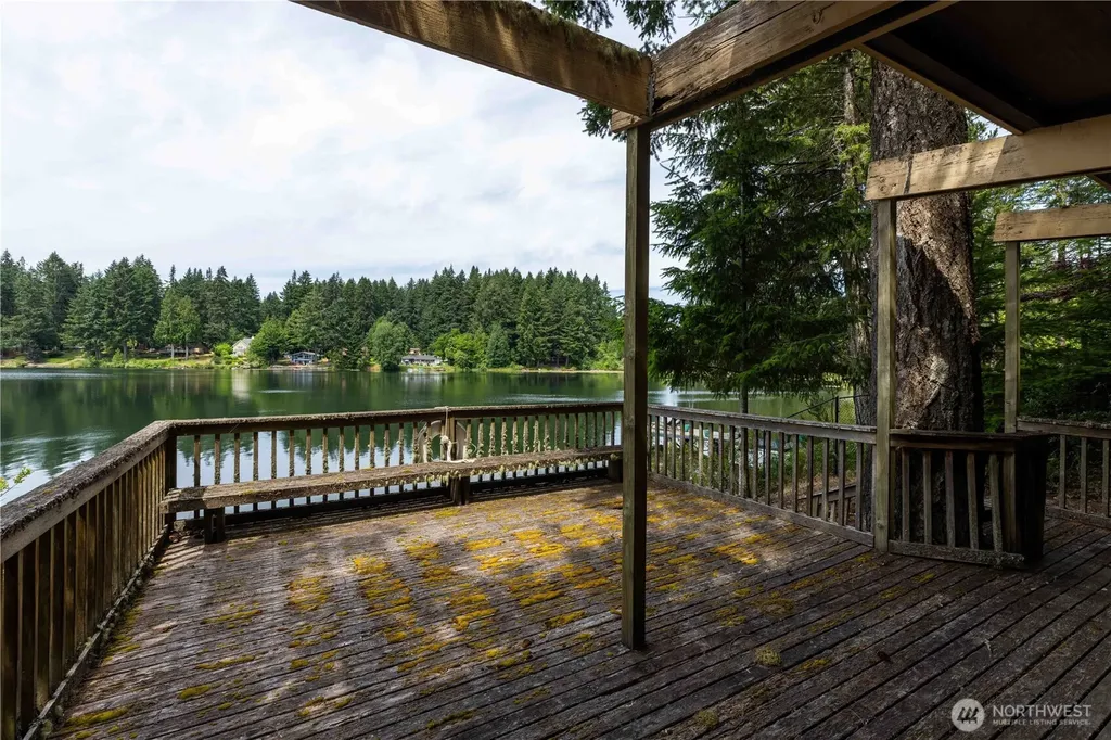 1173 SW Lake Street Port Orchard WA 98367