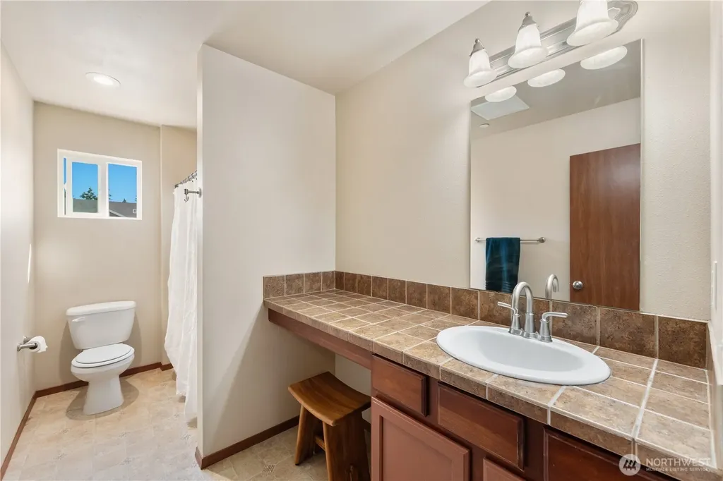 3197 Sheaser Way Dupont WA 98327