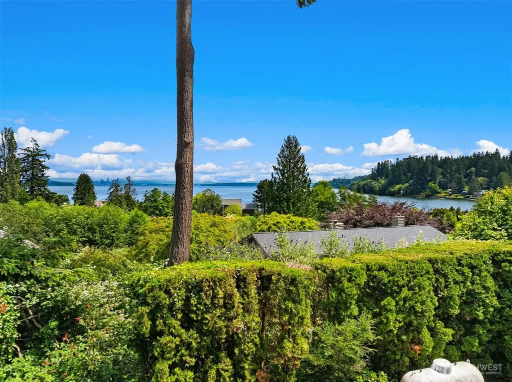 9793 NE Murden Cove Drive Bainbridge Island WA 98110