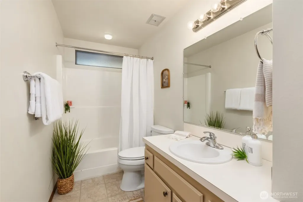9793 NE Murden Cove Drive Bainbridge Island WA 98110