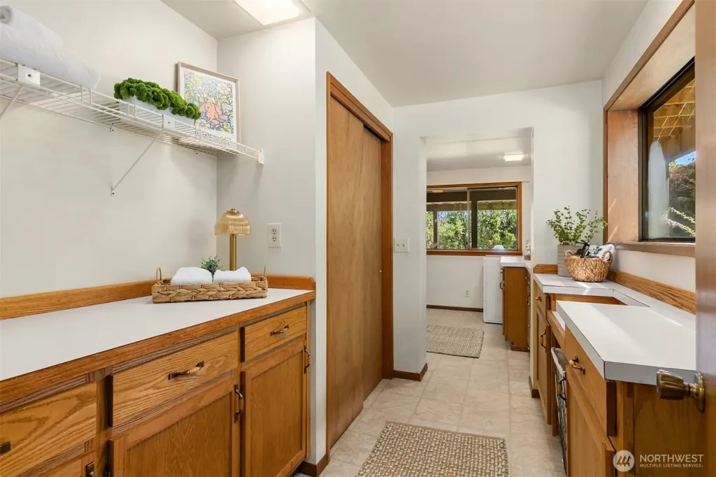 9793 NE Murden Cove Drive Bainbridge Island WA 98110