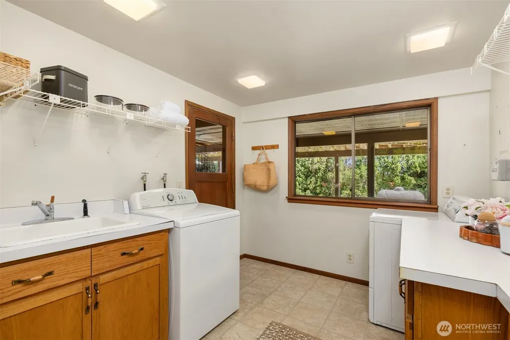 9793 NE Murden Cove Drive Bainbridge Island WA 98110