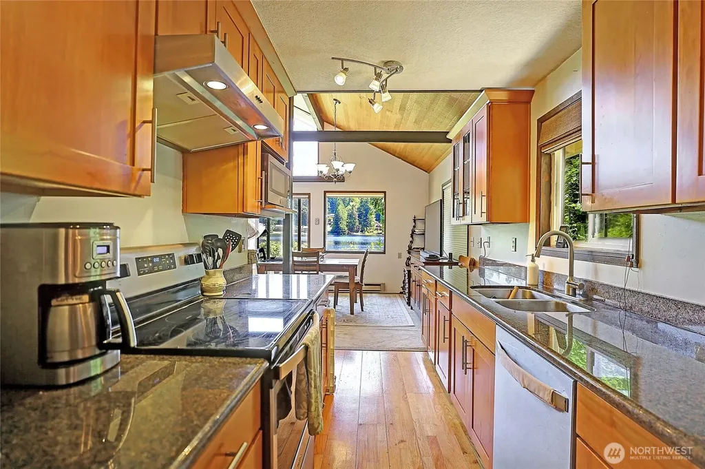 13806 W Lake Kathleen Drive SE Renton WA 98059