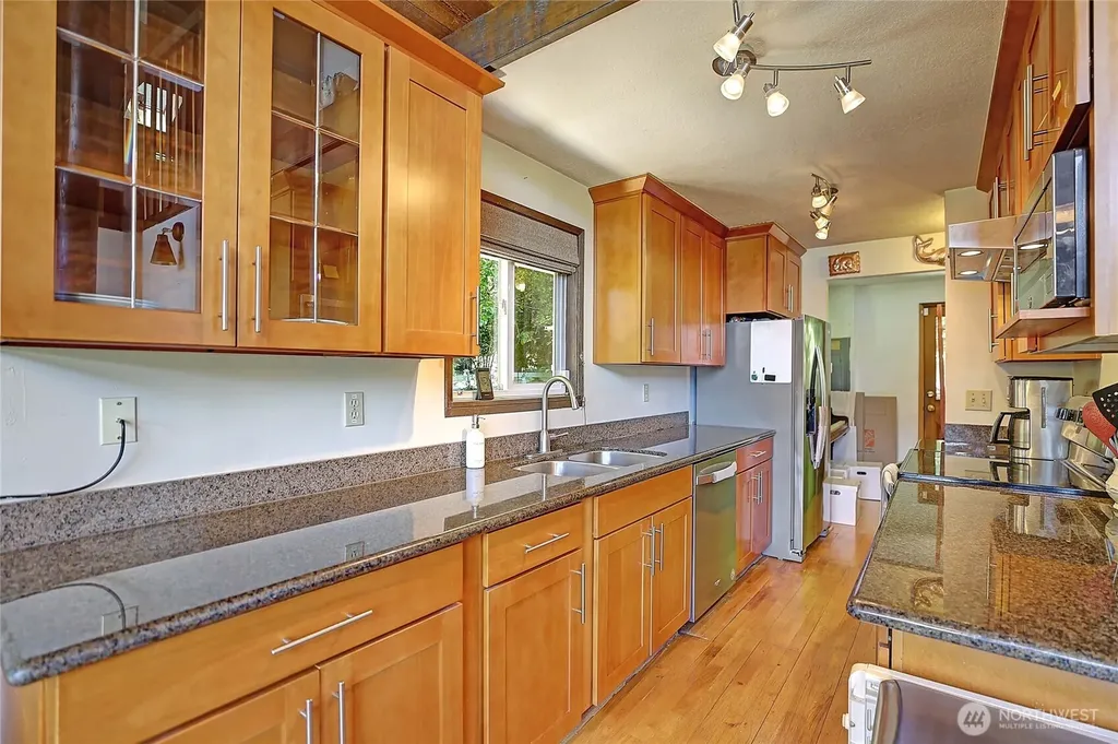 13806 W Lake Kathleen Drive SE Renton WA 98059