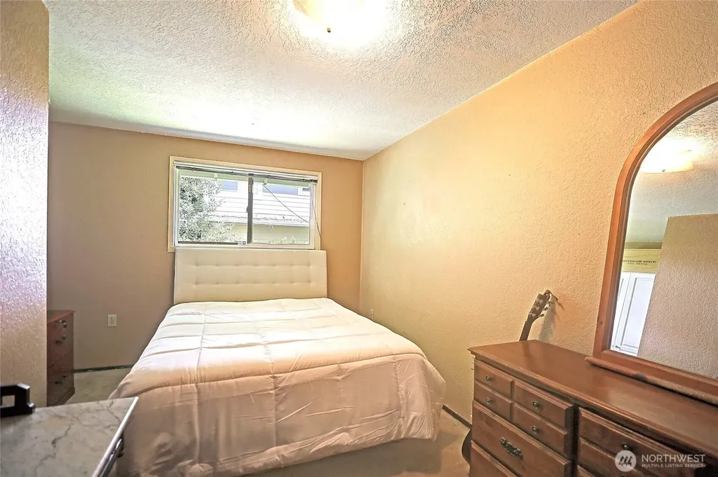 13806 W Lake Kathleen Drive SE Renton WA 98059