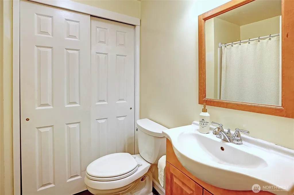 13806 W Lake Kathleen Drive SE Renton WA 98059
