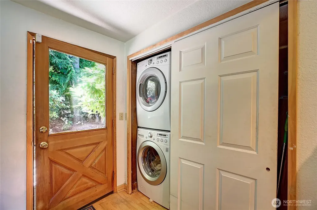 13806 W Lake Kathleen Drive SE Renton WA 98059