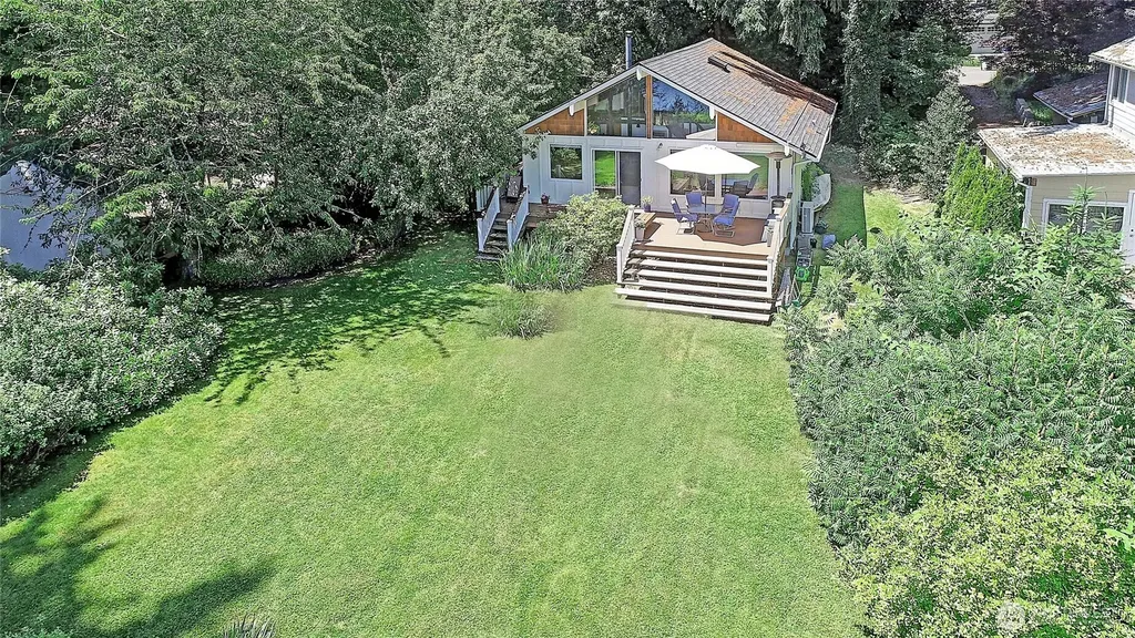 13806 W Lake Kathleen Drive SE Renton WA 98059