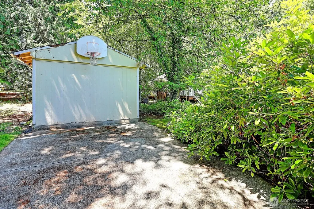 13806 W Lake Kathleen Drive SE Renton WA 98059