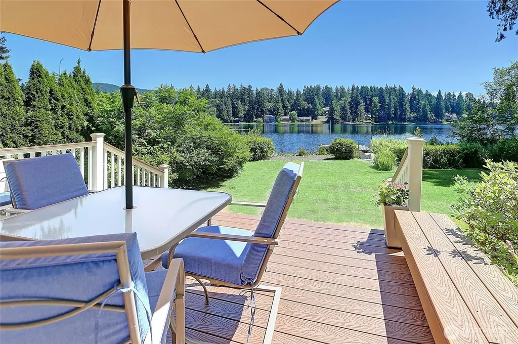 13806 W Lake Kathleen Drive SE Renton WA 98059
