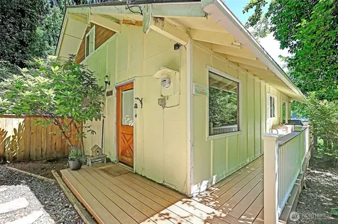 13806 W Lake Kathleen Drive SE Renton WA 98059