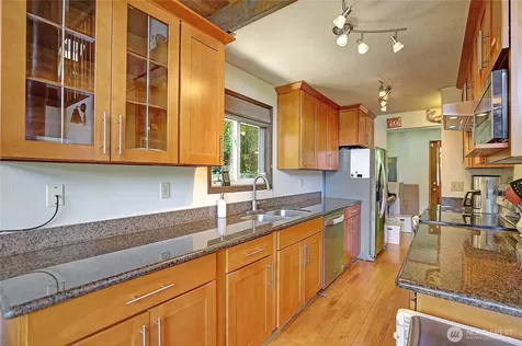 13806 W Lake Kathleen Drive SE Renton WA 98059