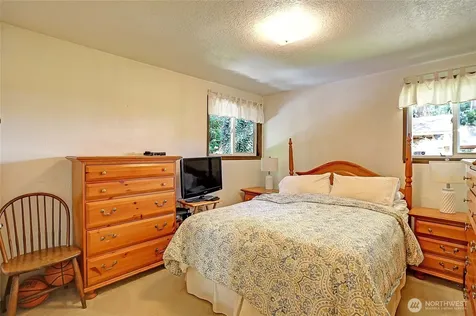 13806 W Lake Kathleen Drive SE Renton WA 98059