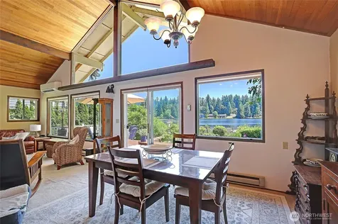 13806 W Lake Kathleen Drive SE Renton WA 98059