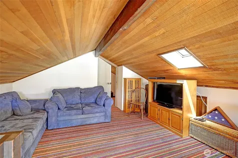 13806 W Lake Kathleen Drive SE Renton WA 98059