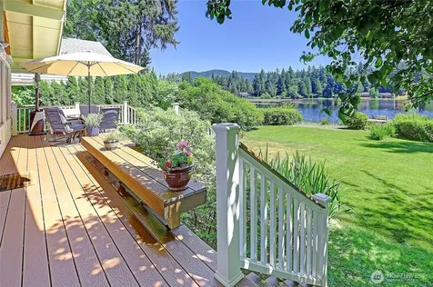 13806 W Lake Kathleen Drive SE Renton WA 98059
