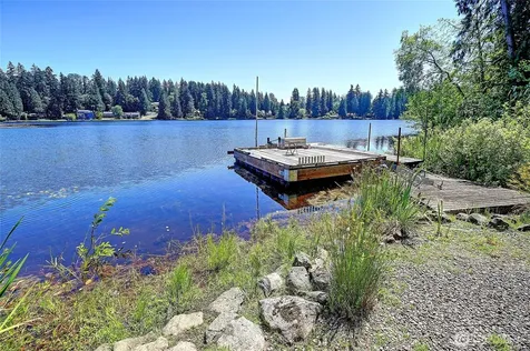 13806 W Lake Kathleen Drive SE Renton WA 98059