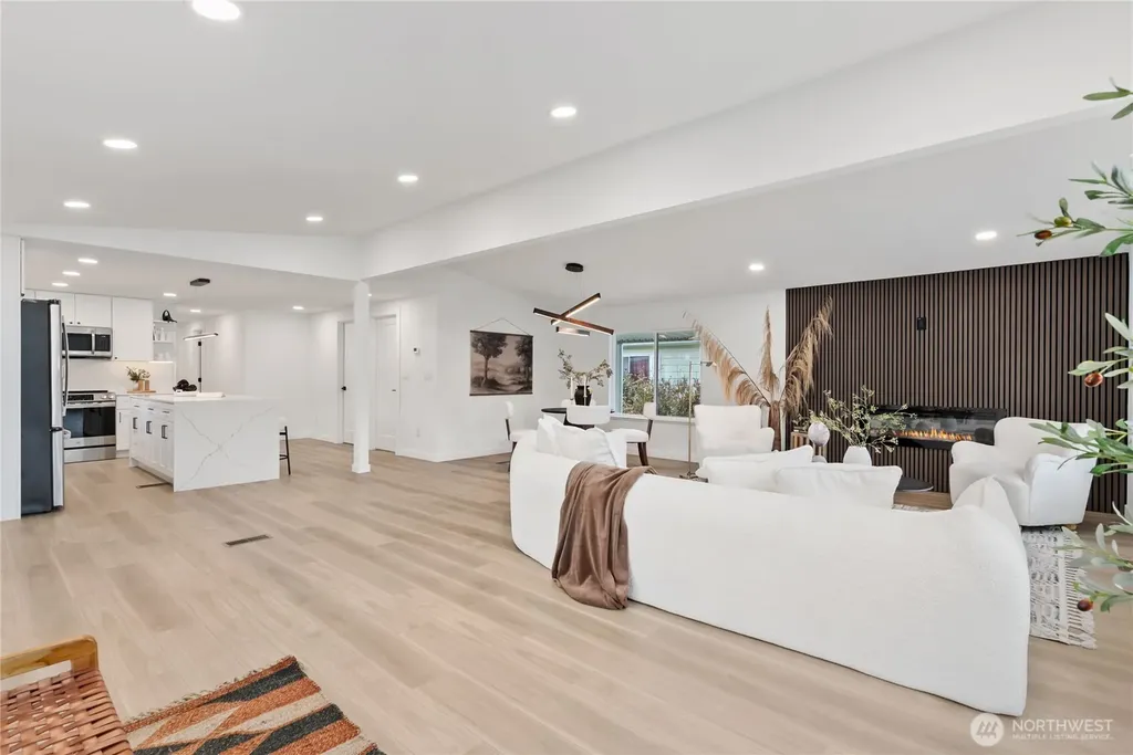 1510 Maple Lane Kent WA 98030