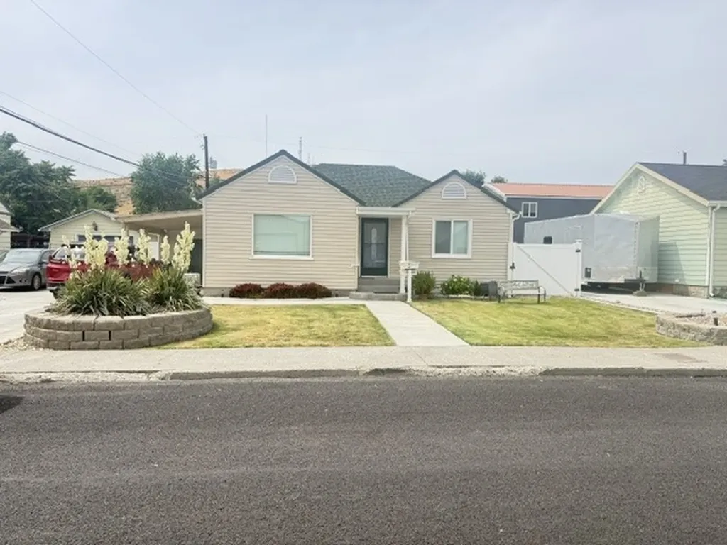 615 D Street SW Ephrata WA 98823