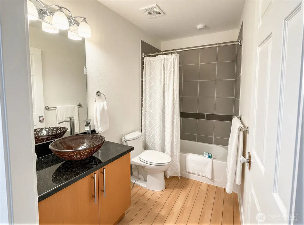 621 5th Avenue N Seattle WA 98109
