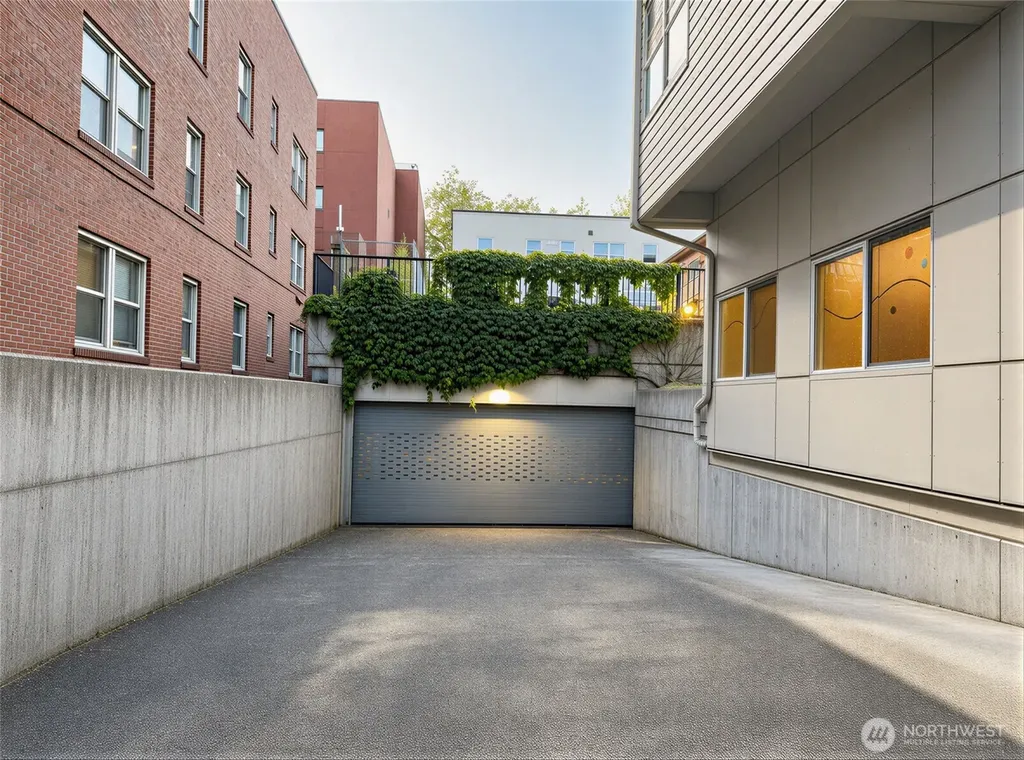 621 5th Avenue N Seattle WA 98109
