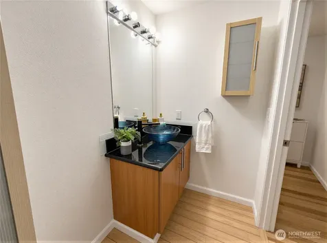 621 5th Avenue N Seattle WA 98109