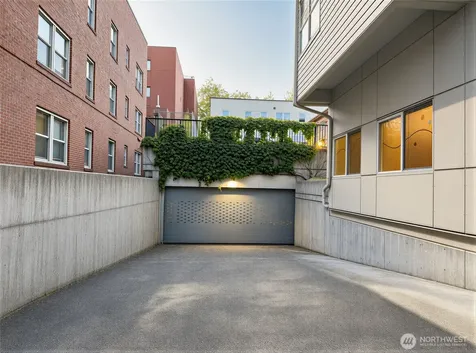 621 5th Avenue N Seattle WA 98109