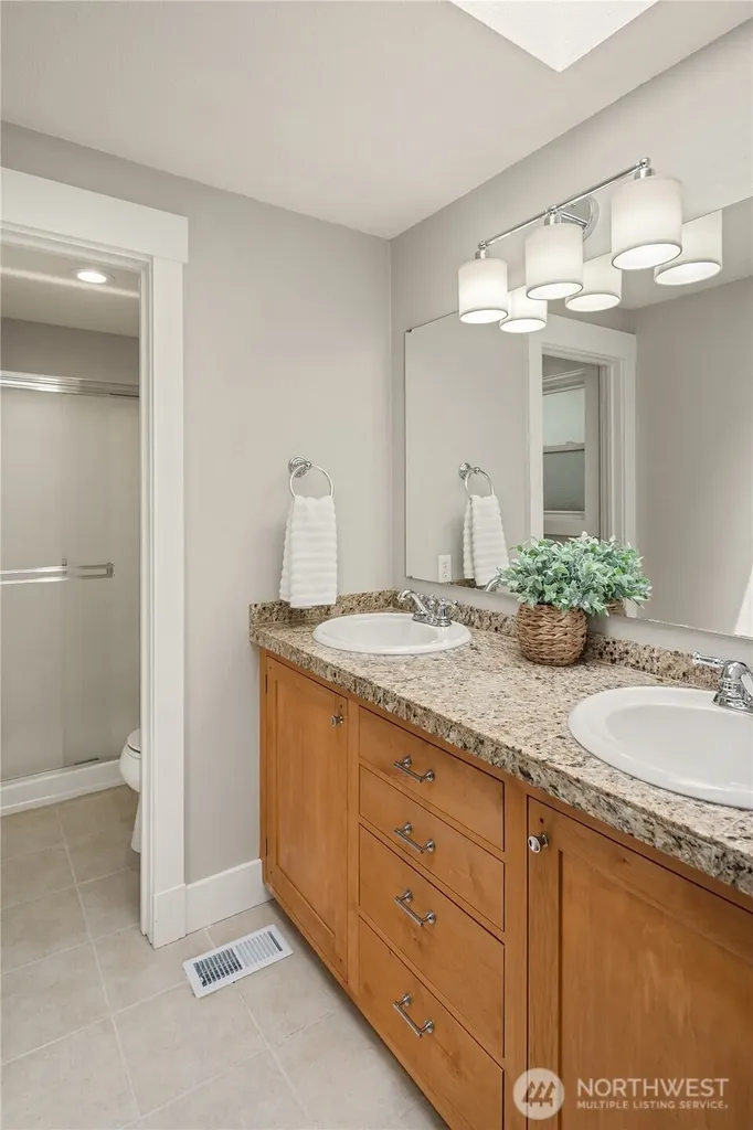 16208 SE 46th Way Bellevue WA 98006