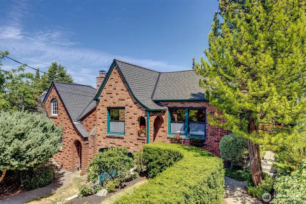 2714 Queen Anne Avenue N Seattle WA 98109
