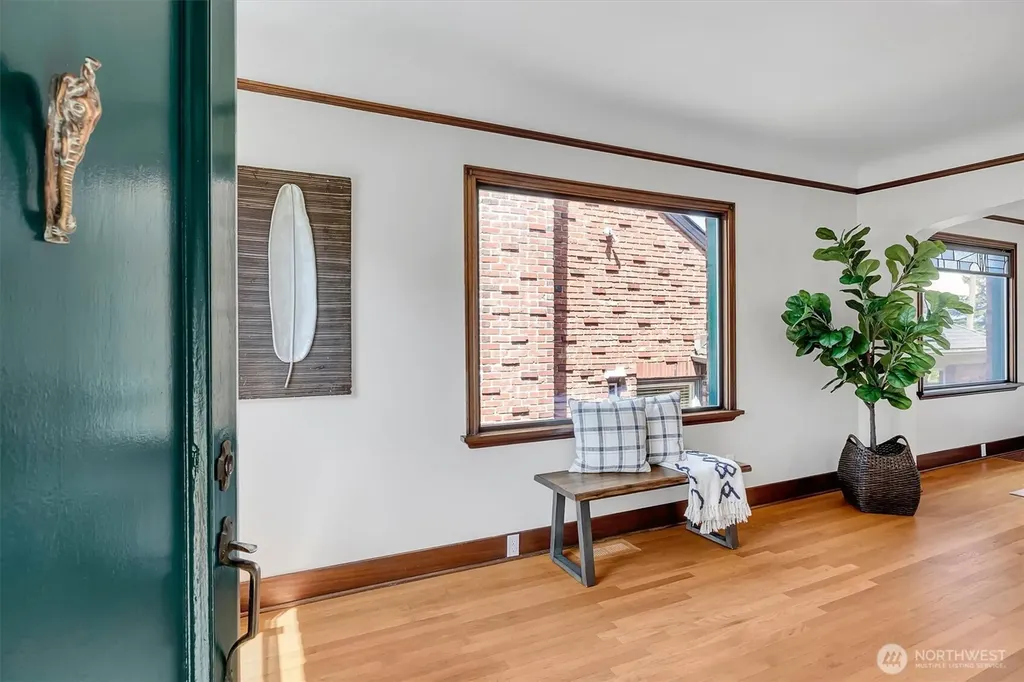 2714 Queen Anne Avenue N Seattle WA 98109