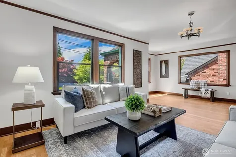 2714 Queen Anne Avenue N Seattle WA 98109