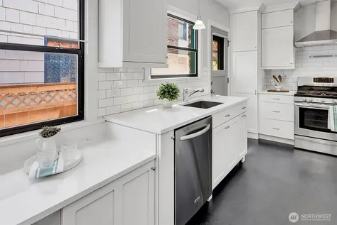 2714 Queen Anne Avenue N Seattle WA 98109