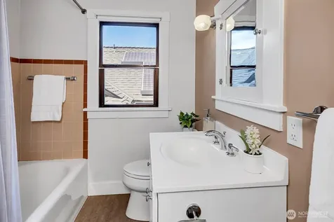 2714 Queen Anne Avenue N Seattle WA 98109