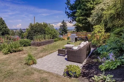 2714 Queen Anne Avenue N Seattle WA 98109