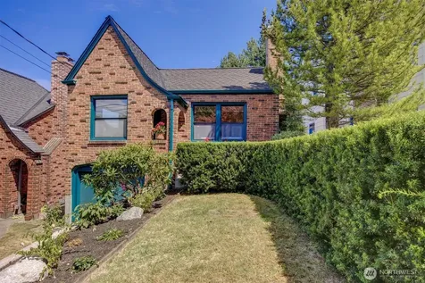 2714 Queen Anne Avenue N Seattle WA 98109