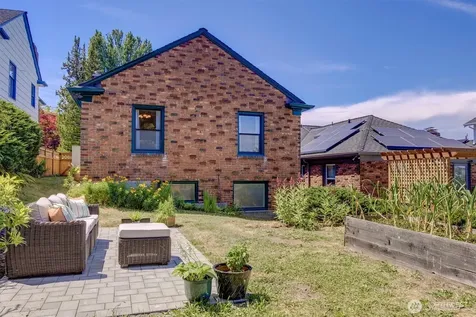 2714 Queen Anne Avenue N Seattle WA 98109
