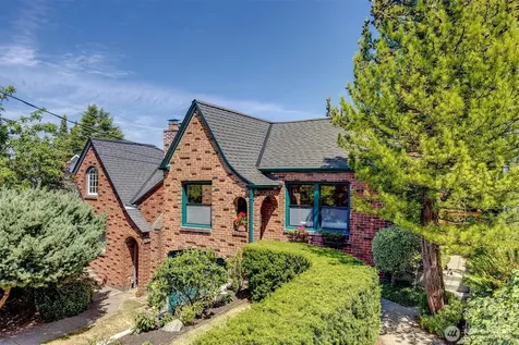 2714 Queen Anne Avenue N Seattle WA 98109
