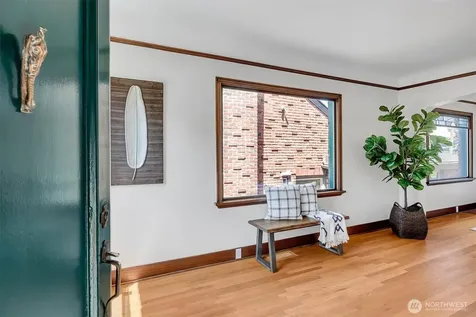 2714 Queen Anne Avenue N Seattle WA 98109