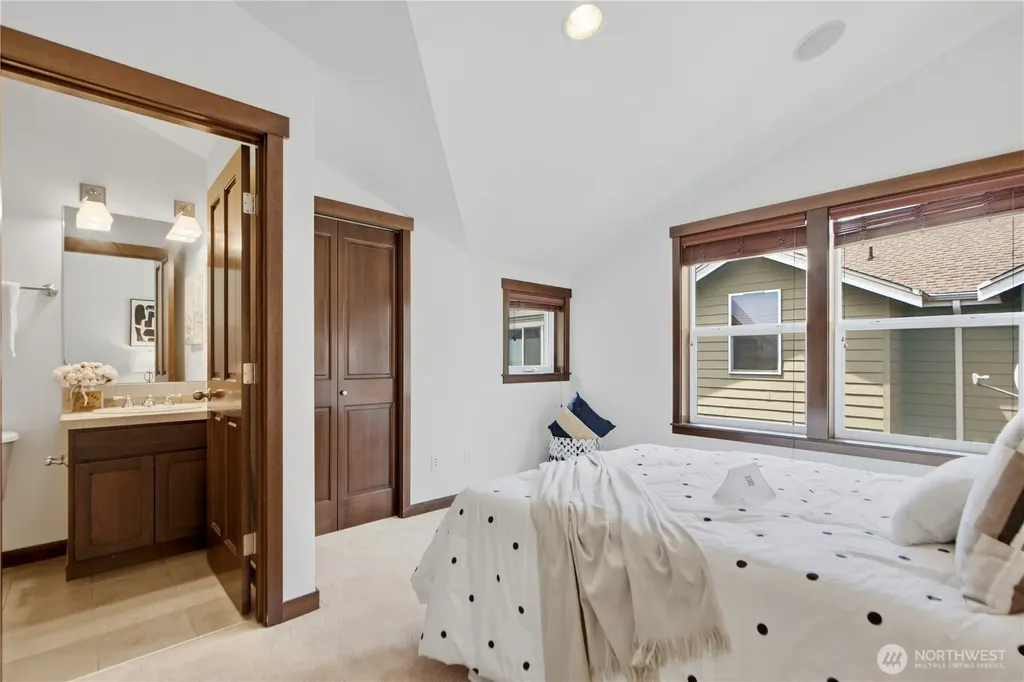 1420 18th Avenue Seattle WA 98122