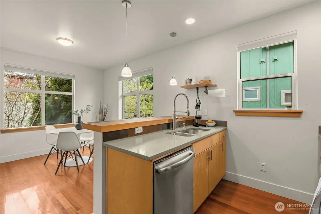 2815 24th Avenue S Seattle WA 98144