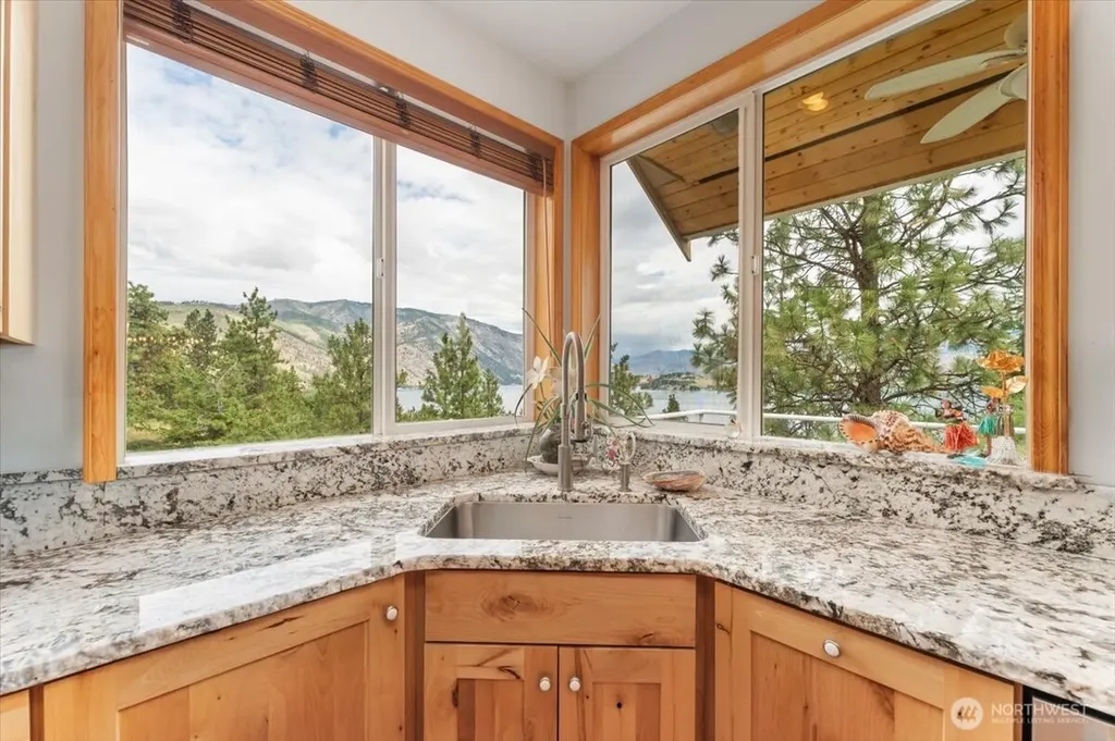 7371 Ridgeview Drive Chelan WA 98816