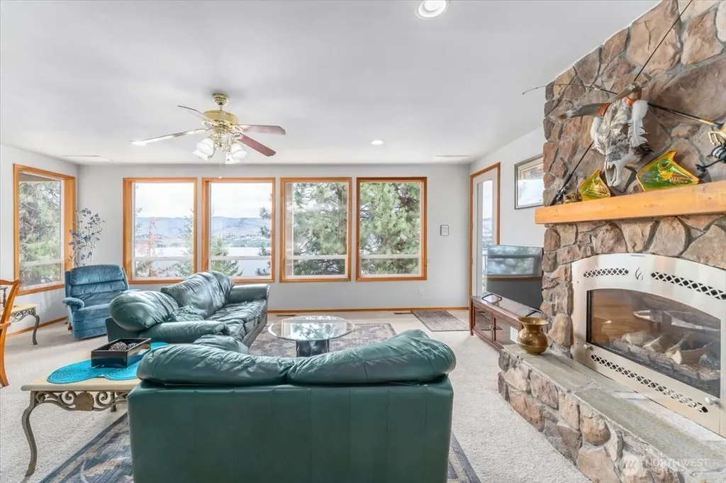 7371 Ridgeview Drive Chelan WA 98816