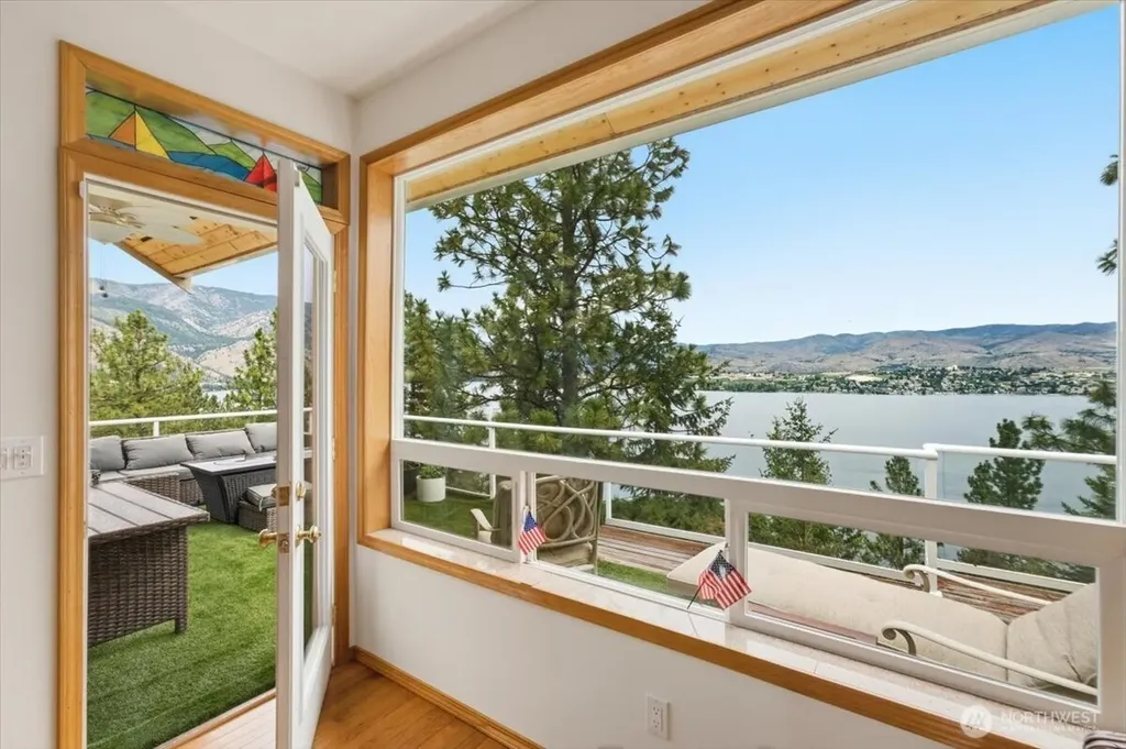 7371 Ridgeview Drive Chelan WA 98816